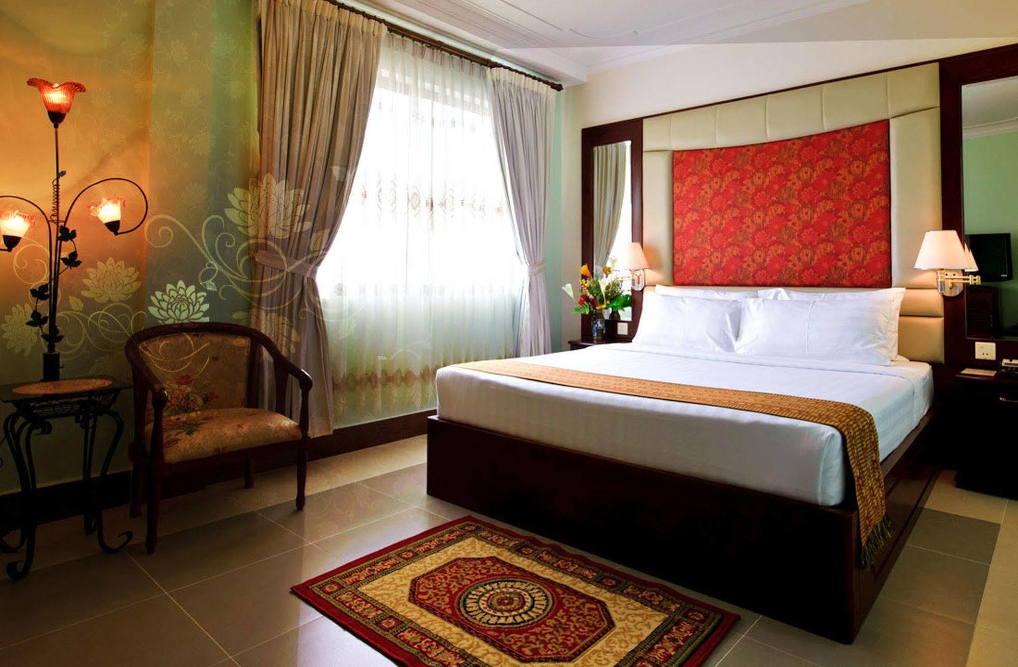 Hotel Luxury World Phnom Penh Eksteriør billede